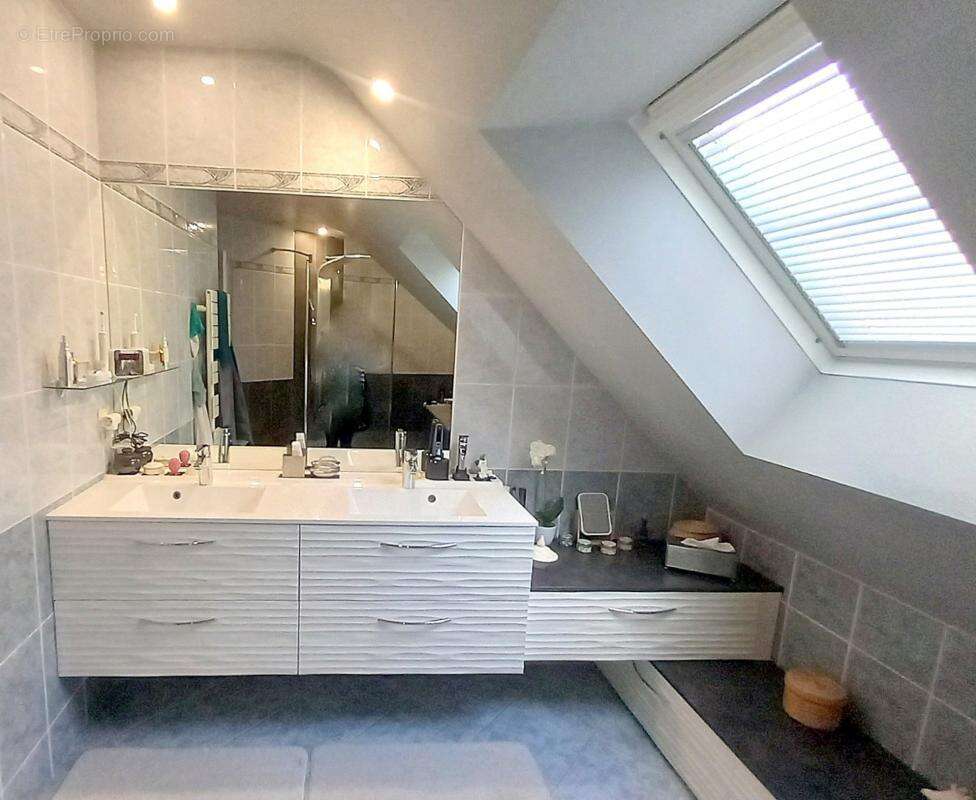 Maison familiale de 250 m² – 5 chambres - terrain 1569m² - au calme - photo 16