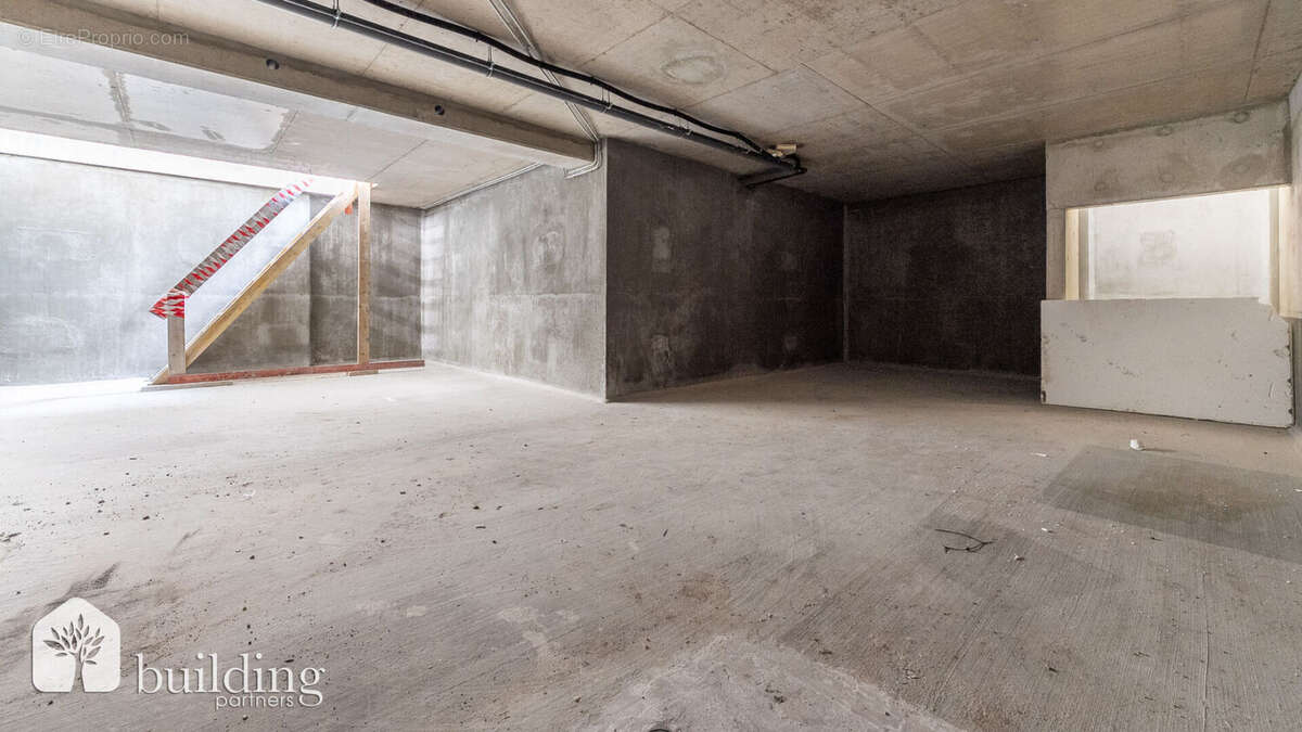 Local Commercial - Paris 17e Batignolles - 195,85 m² + 35,50m² de jardin privatif. - photo 11