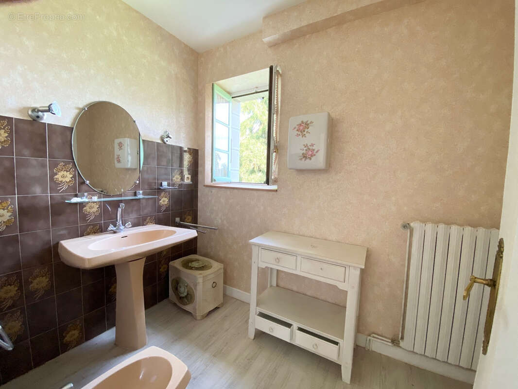 Maison à SAINT-PANTALEON-DE-LARCHE