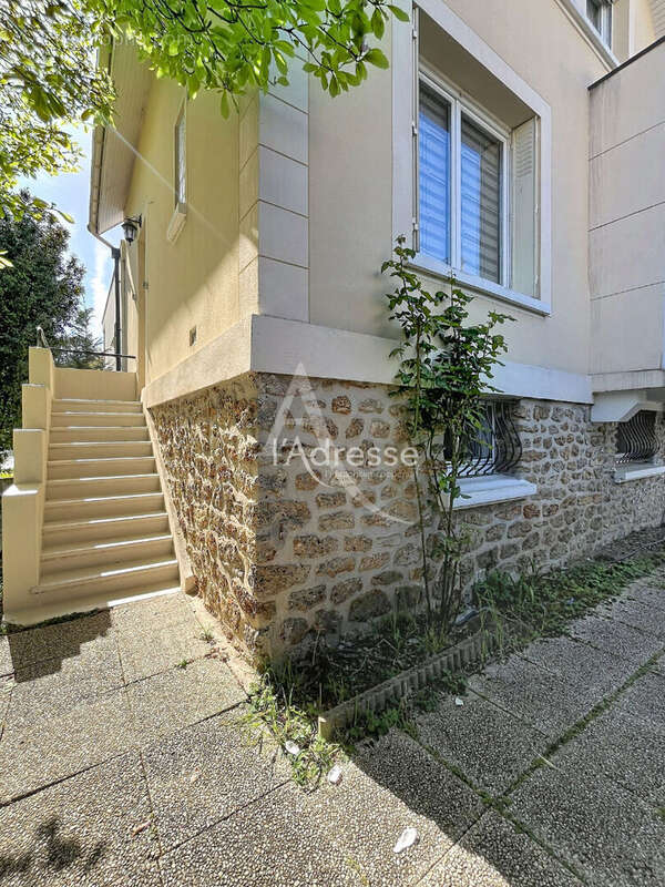 Chelles - propriété d'exception de 254m² - piscine chauffée - prestations luxueuses - photo 12