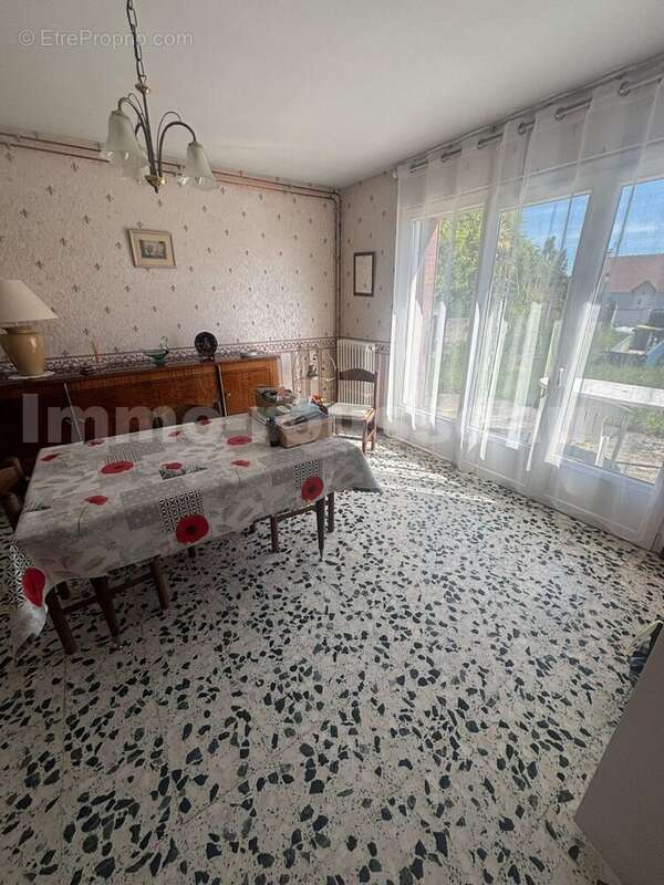 8 - Maison à OISSERY