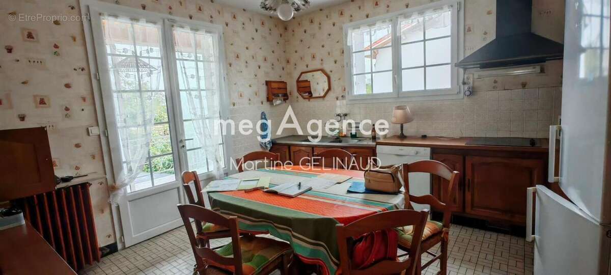 Maison 175 m² à Saintes  - photo 2
