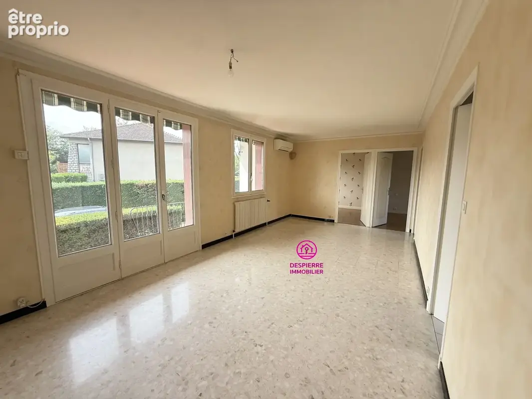 ROUSSILLON !! Maison 78 m2 habitables environ, 3 chambres, 693 m2 de terrain. - photo 3