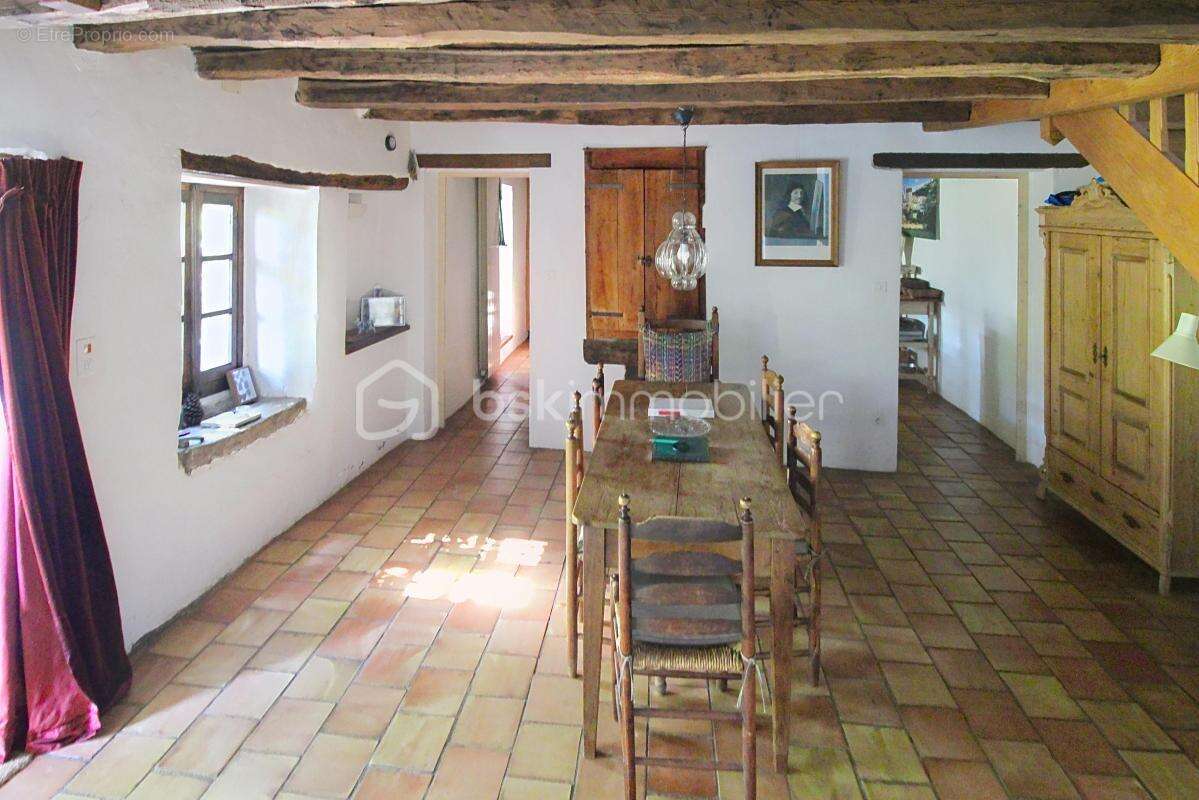 Maison à SAINT-JEAN-DU-BRUEL