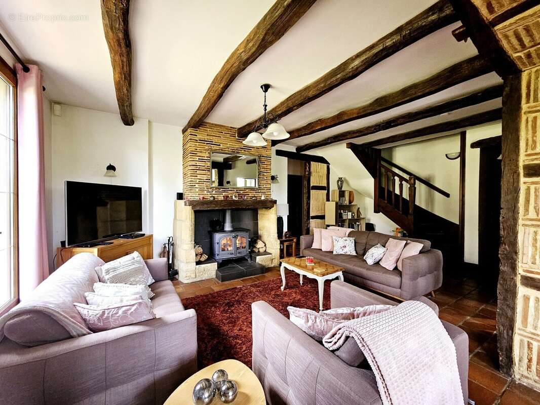 Maison à MAUZAC-ET-GRAND-CASTANG