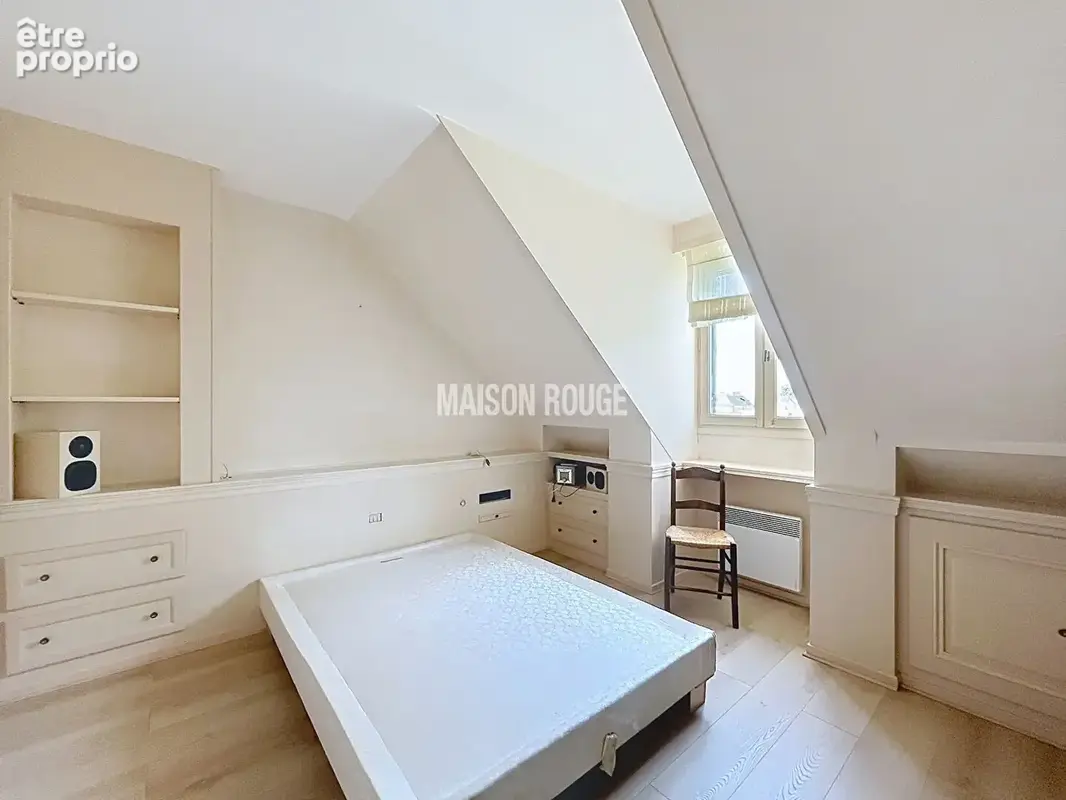 CENTRE HISTORIQUE - Appartement 4 pièces avec ascenseur, cave et garage fermé - photo 8