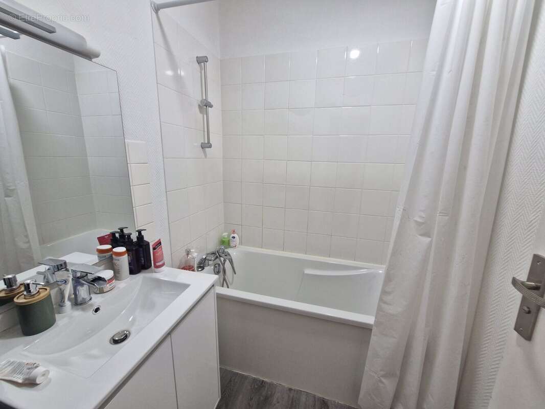 Appartement à LES BORDES