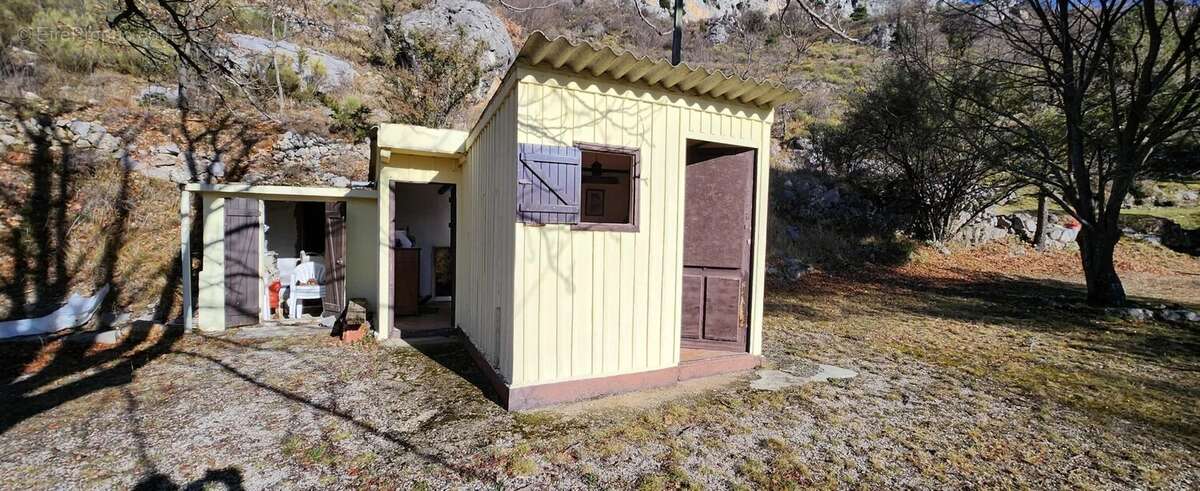 Terrain à GREOLIERES