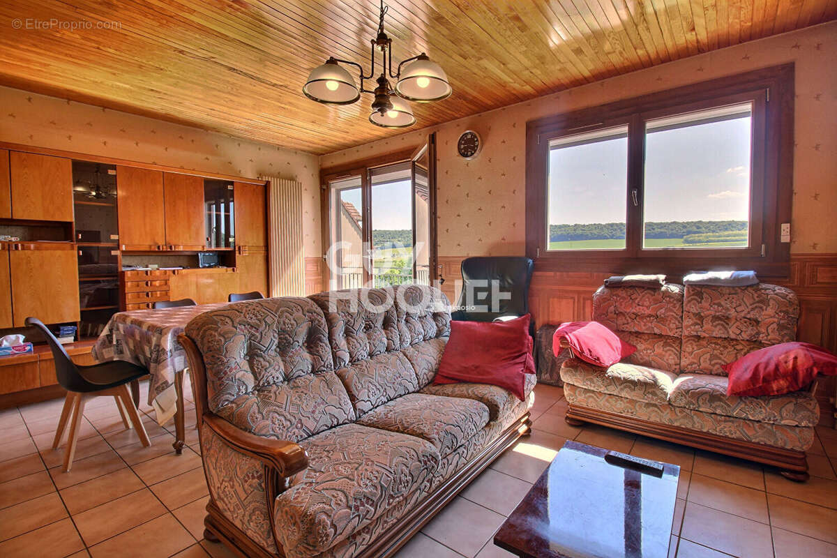 Maison à LAY-SAINT-CHRISTOPHE