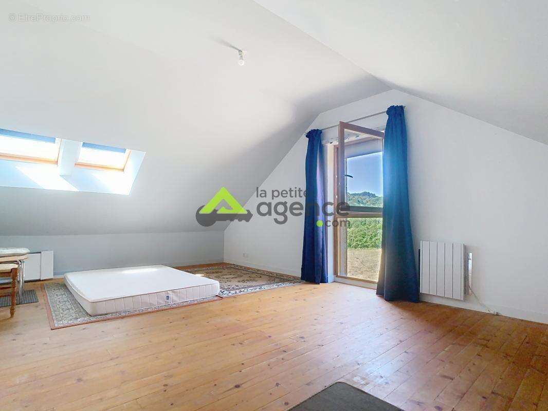 Maison à SAINT-QUENTIN-LA-CHABANNE