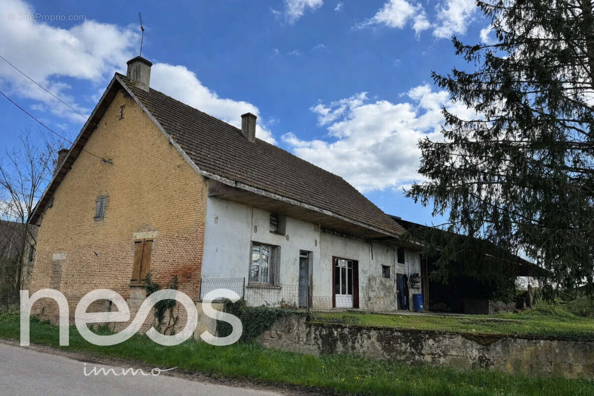 Maison à LONGEPIERRE