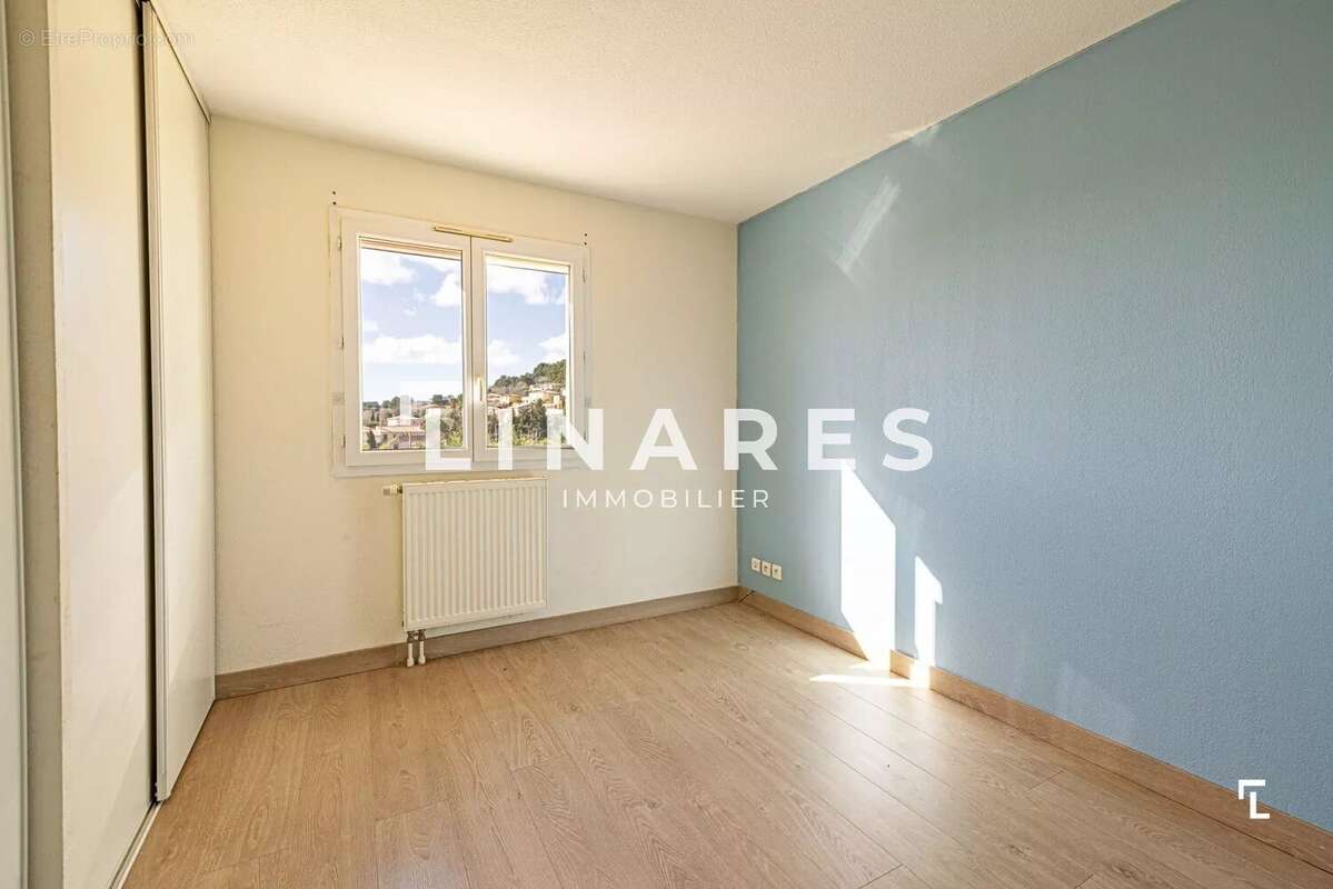 LA PALAMA - Villa T7 de 155m2 - Piscine - Terrain de 576 m2 - 13013 Château-Gombert - photo 17