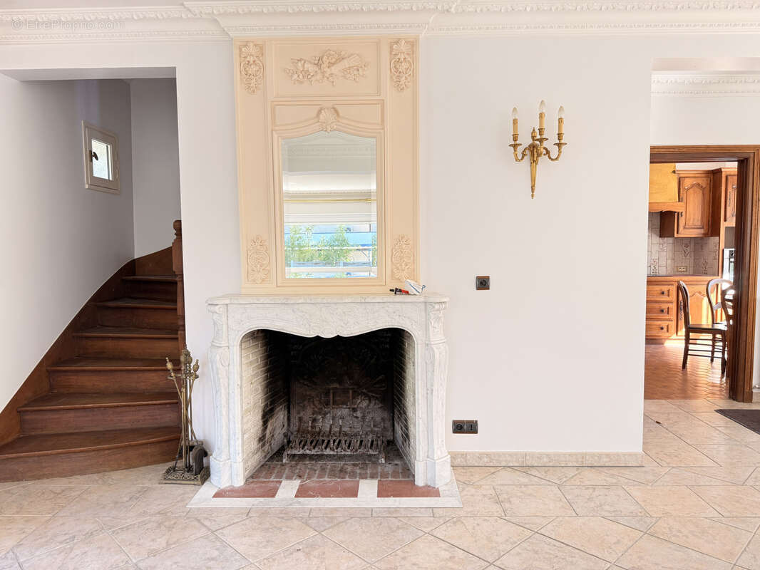 Maison à SAINT-PRYVE-SAINT-MESMIN