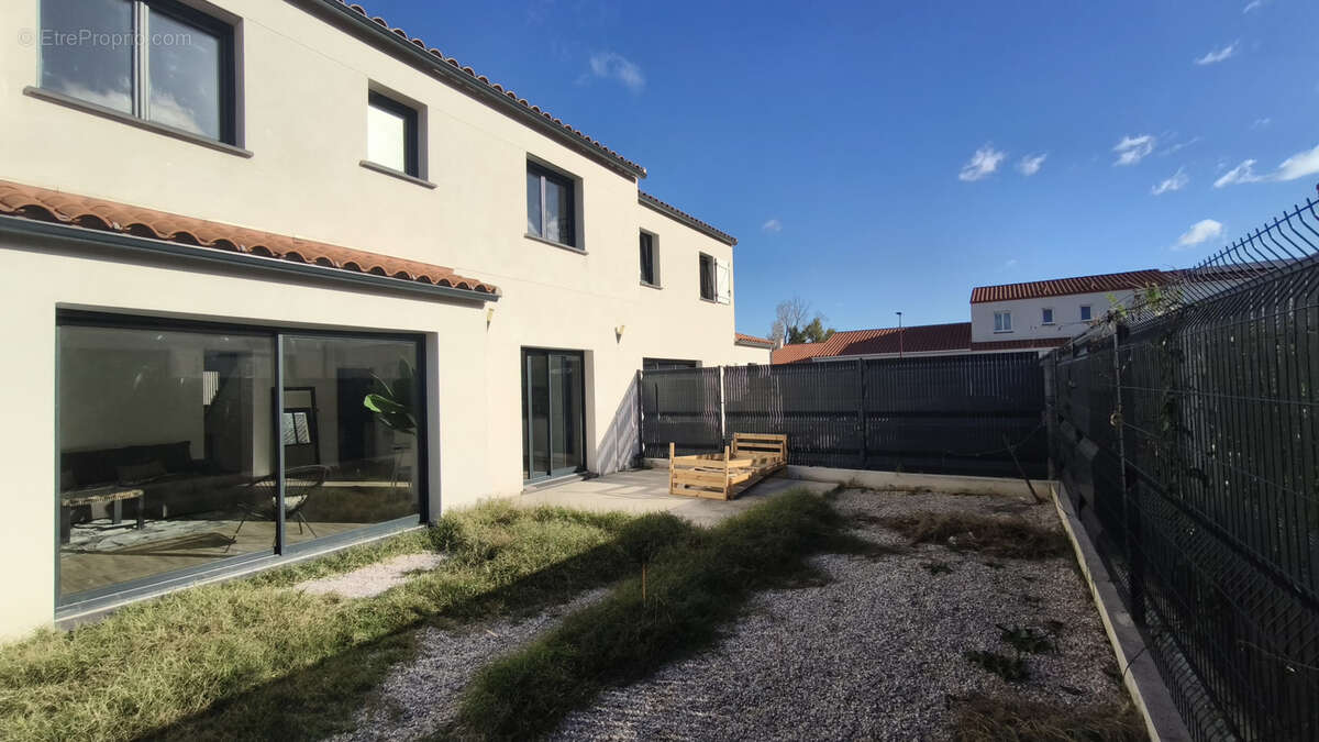 Maison à SAINT-GENIS-DES-FONTAINES