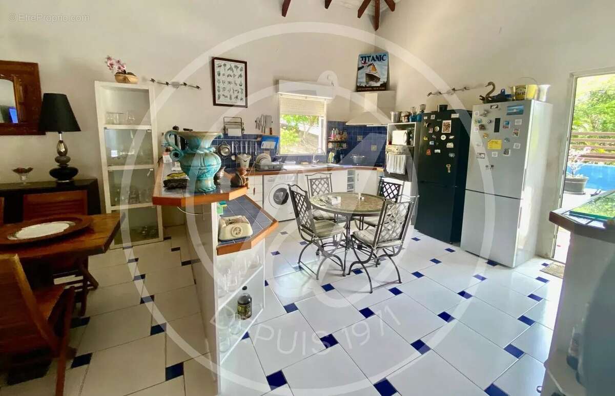 À vendre  1 029 000 € – Grande maison familiale & investissement locatif – Le Gosier - photo 3