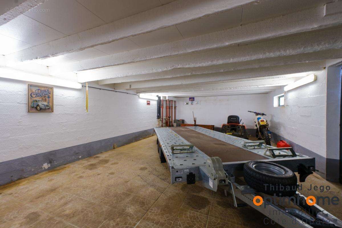 Maison bourgeoise avec piscine sur plus de 13 000 m², cadre calme et intimité préservée - photo 17