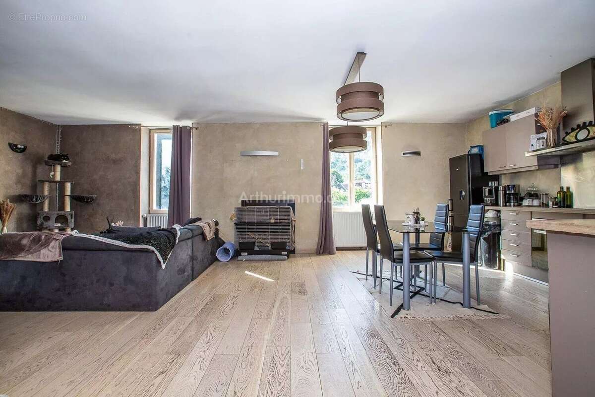 Appartement à VIRIEU-LE-GRAND