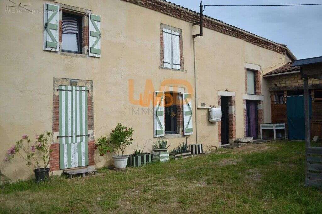 Corp DE Ferme Avec Terrain - photo 2
