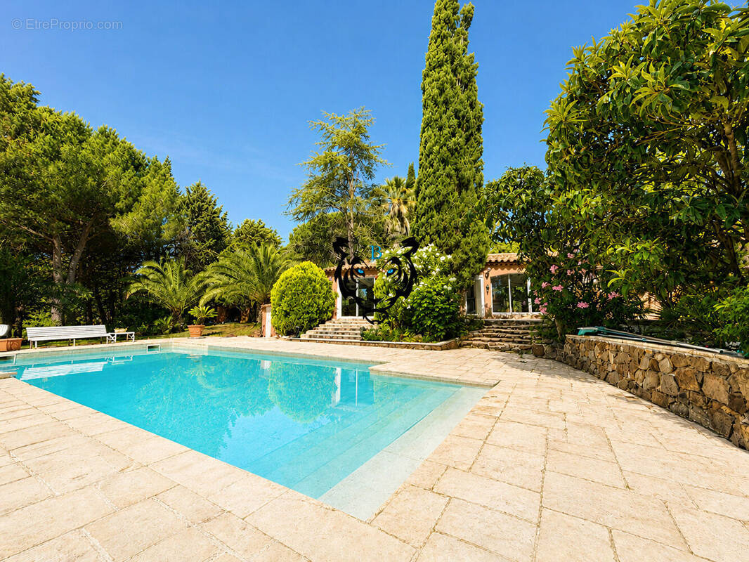 Maison à ROQUEBRUNE-SUR-ARGENS