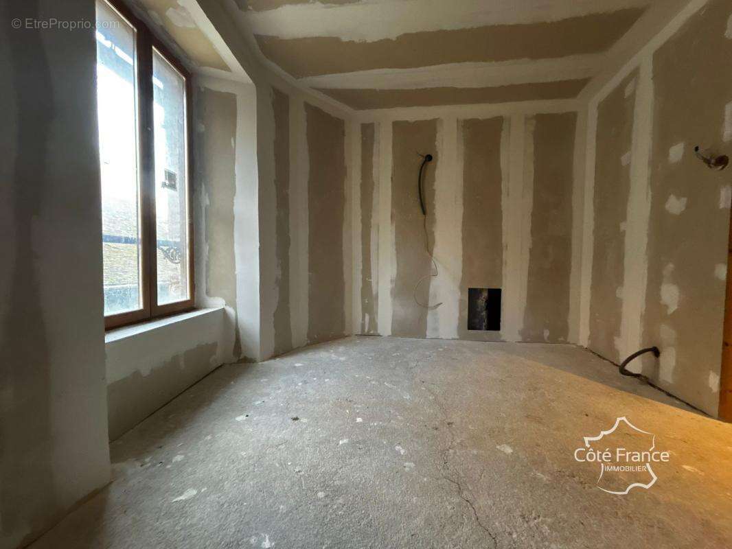 Appartement à VILLENEUVE-L'ARCHEVEQUE