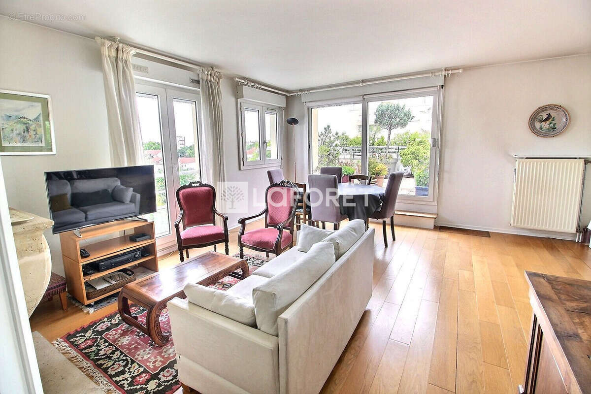 Appartement à VILLENEUVE-LA-GARENNE