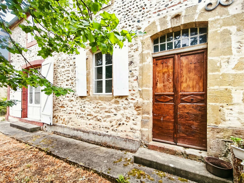 Dpt Gers (32), à vendre SAINT MONT Maison ancienne T4 de 160 m² habitables en plain pied + grenier aménageable + grange attenant - photo 17
