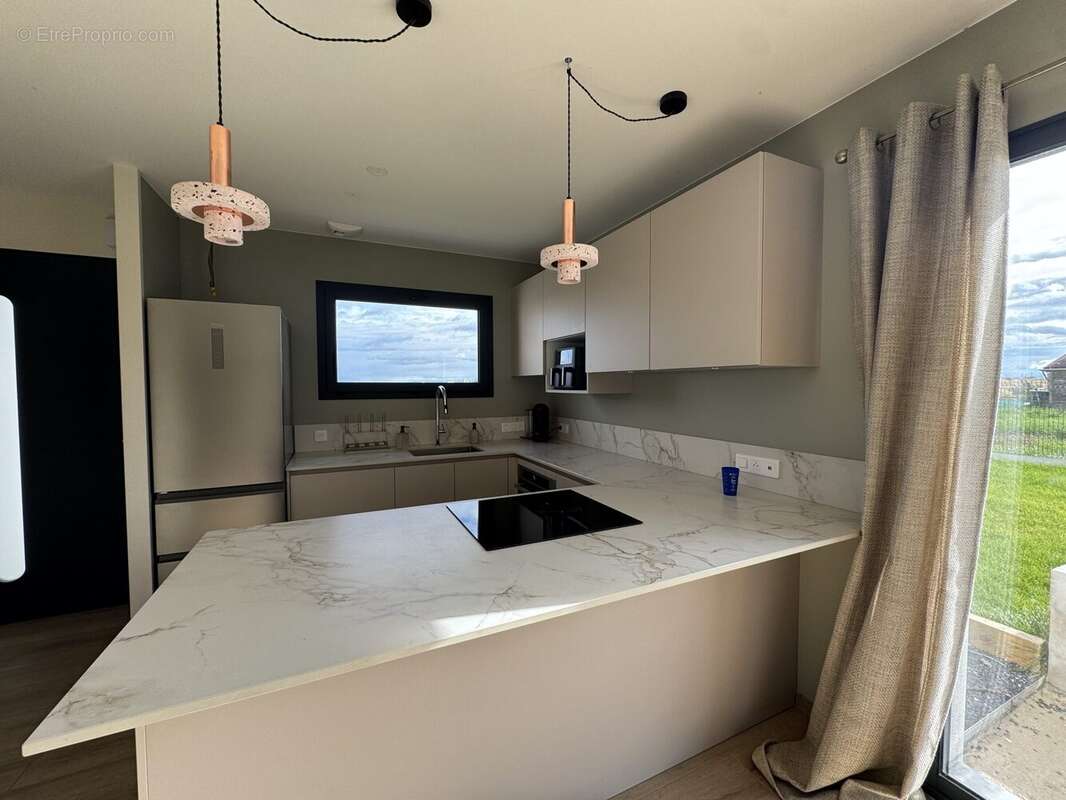 Maison à YSSAC-LA-TOURETTE