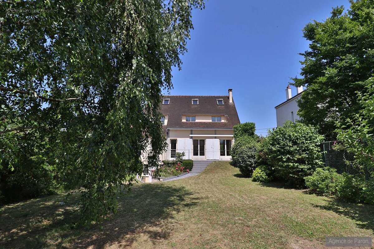 Maison à VERRIERES-LE-BUISSON