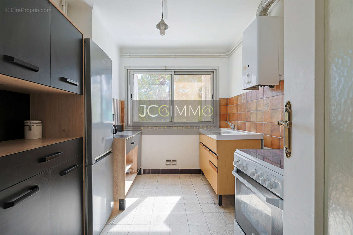 Hyeres (olbius riquier) - appartement t4 - loggia - cave - parking - photo 4