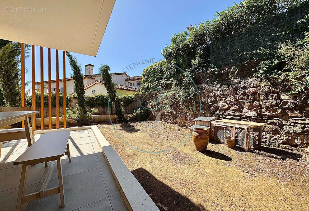 Appartement à COGOLIN