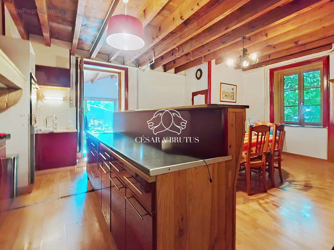 Maison à LIMAS