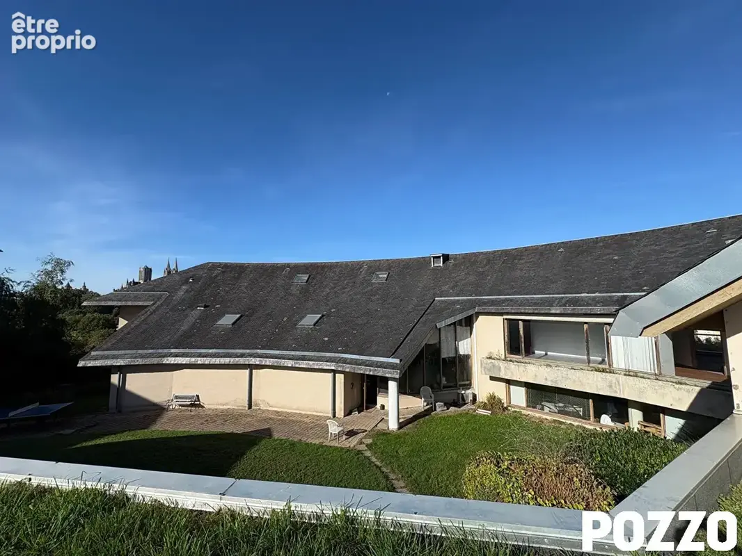 Immeuble de rapport à Coutances 1200 m²  de bureau dont une partie libre sur 3919 m² de terrain - photo 9