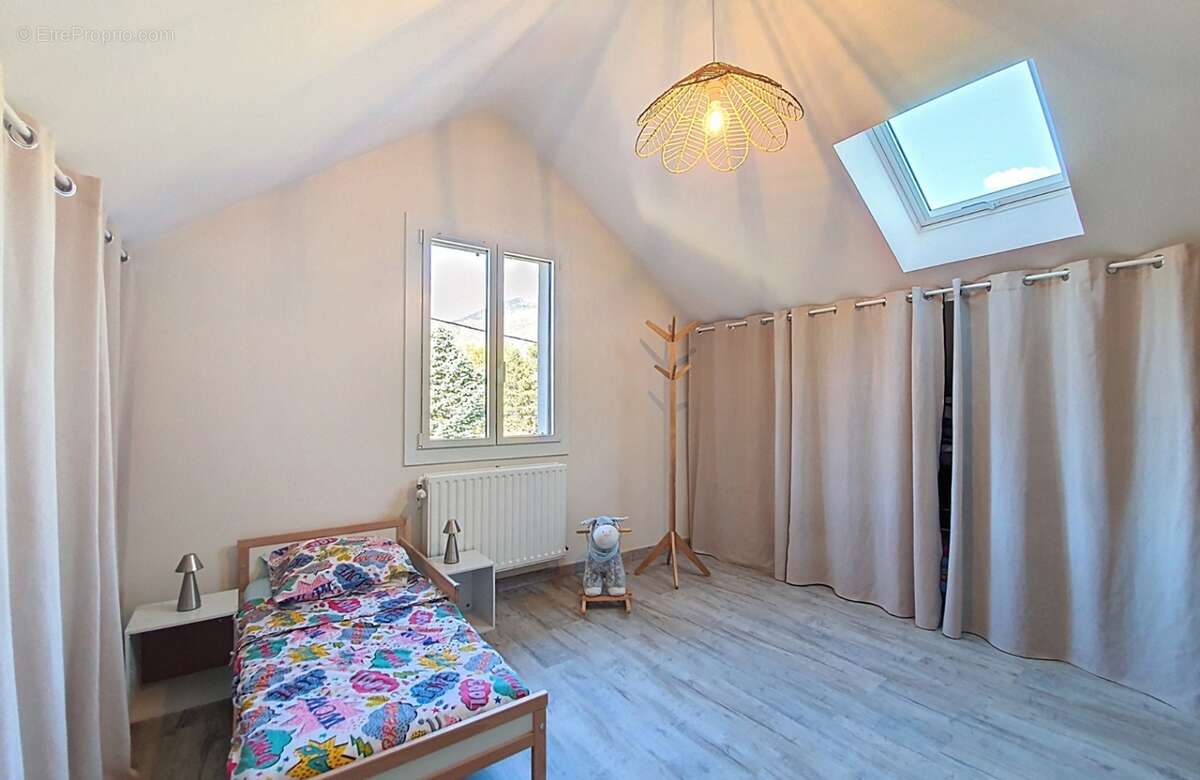 A 10min de CHAMBERY sur NOVALAISE Villa d’architecte 7 pièces de 220 m² plus T2 indépendant 50 m² sur plus de 1700m2– Idéal pour - photo 16