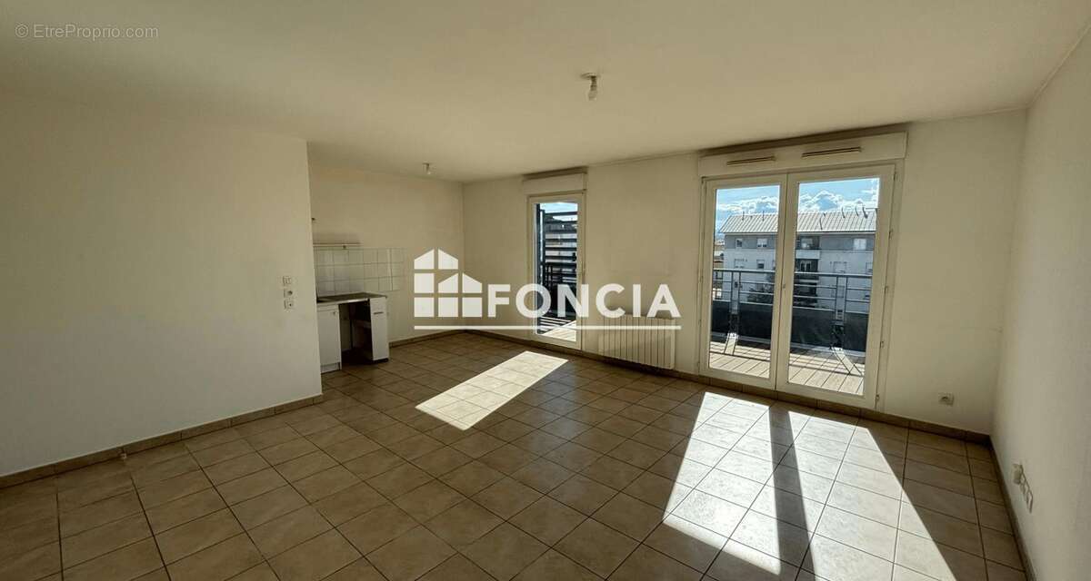Appartement à DECINES-CHARPIEU