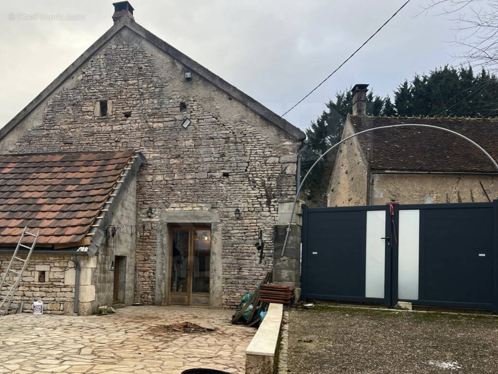 Maison à SOUGERES-EN-PUISAYE