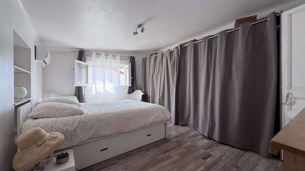 VIAS- Charmante maison de ville avec garage  Idéal investissement ou premier achat ! - photo 7
