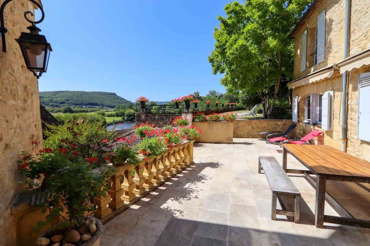 T02.20241313 - Maison à BEYNAC-ET-CAZENAC