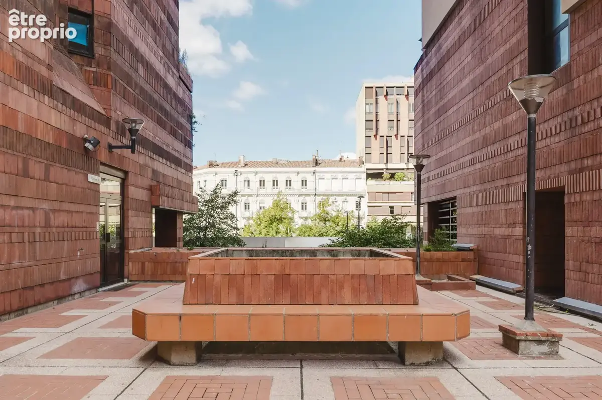 Toulouse Jean-Jaurès   T2 rénové de 53 m2 avec deux balcons et vue spectaculaire - photo 12