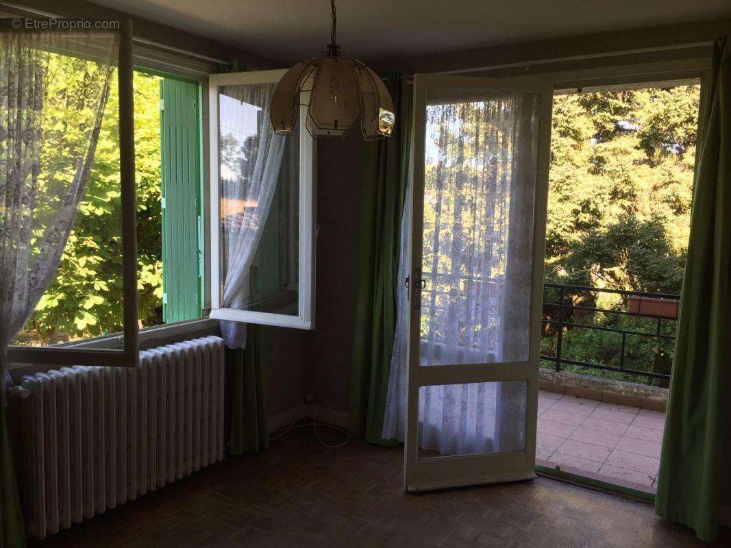 Maison à CASTELNAU-MONTRATIER