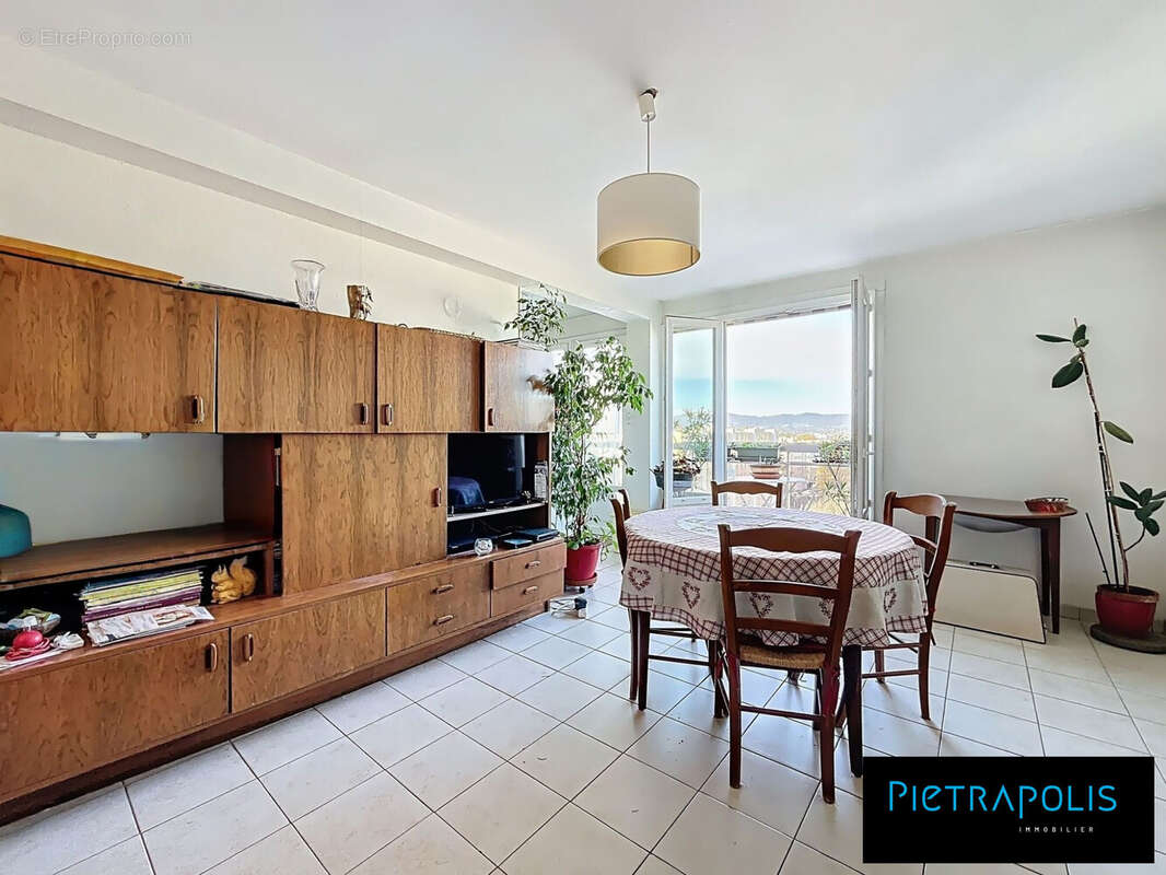 Appartement à SAINTE-FOY-LES-LYON