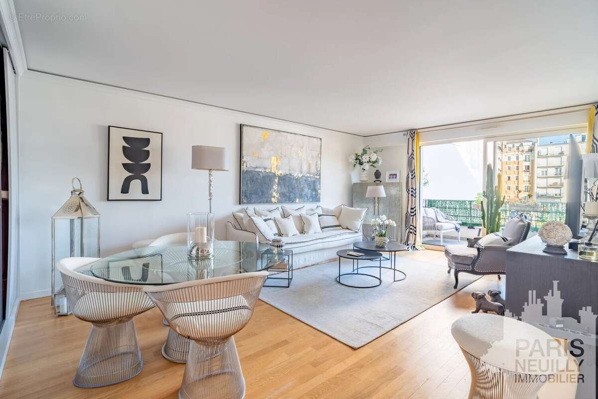 Appartement à COURBEVOIE