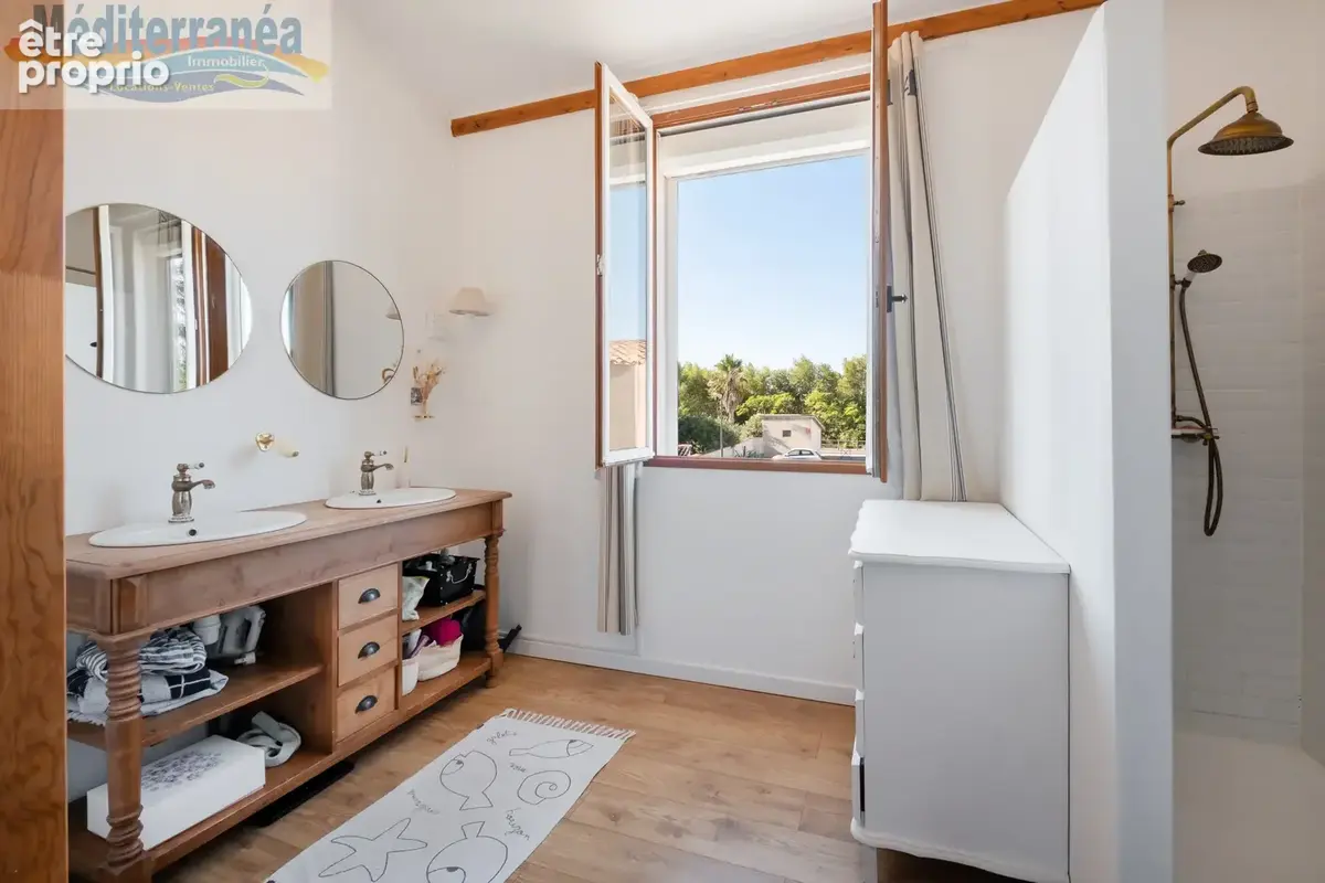 EXCLUSIVITE. Aigues Mortes charmante villa 3 chambres Piscine Tres belles prestations - photo 12