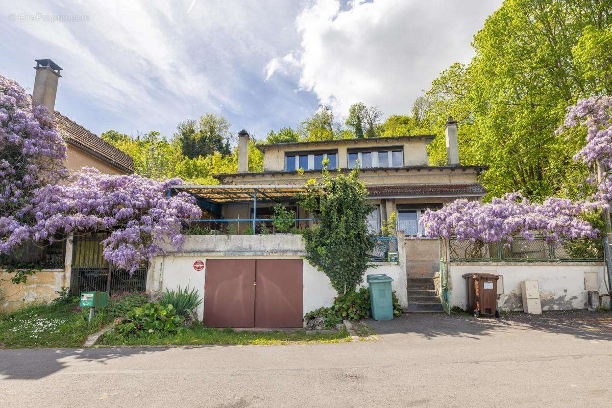 Maison à LE COUDRAY-MONTCEAUX