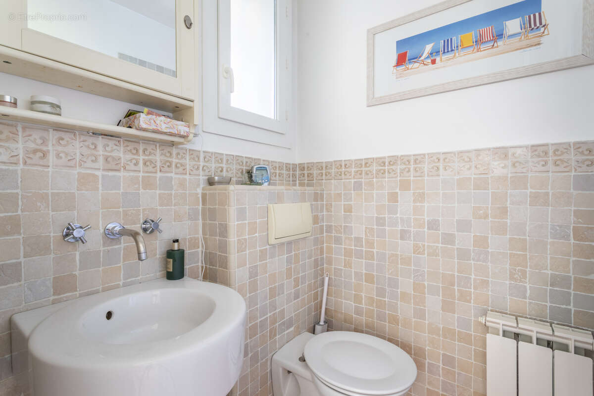 Maison à SIMIANE-COLLONGUE