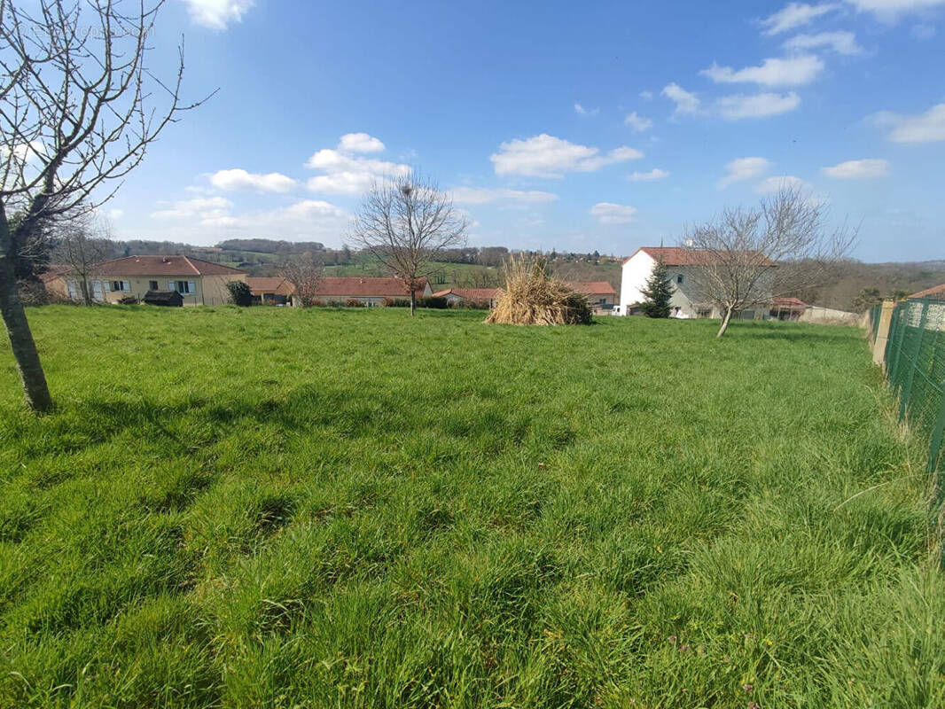 Terrain à BOSMIE-L'AIGUILLE