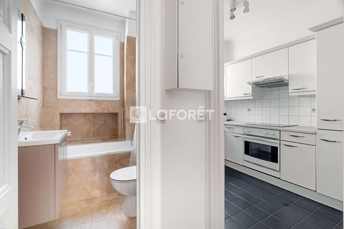 Appartement à PARIS-16E