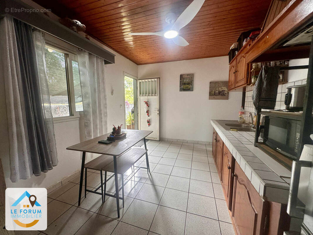 Saint joseph 97480 - ensemble immobilier entretenu - facile d'acces - proche des commodites - photo 2