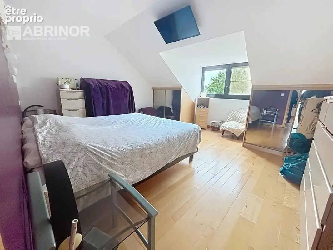 Capinghem, villa contemporaine de 312m²  avec piscine intérieure, 3 chs, 3 sdb, garage et cave - photo 5