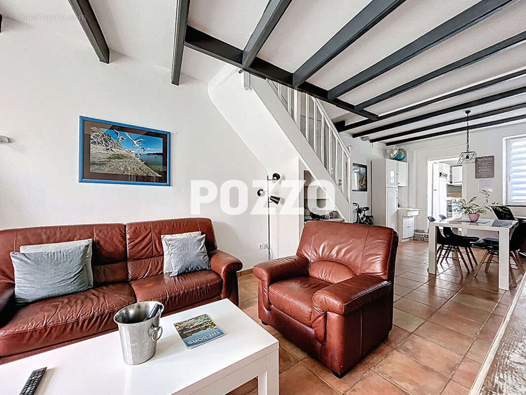 Maison 6 pièces à Genêts : 3 logements communicants avec beau potentiel locatif - photo 4