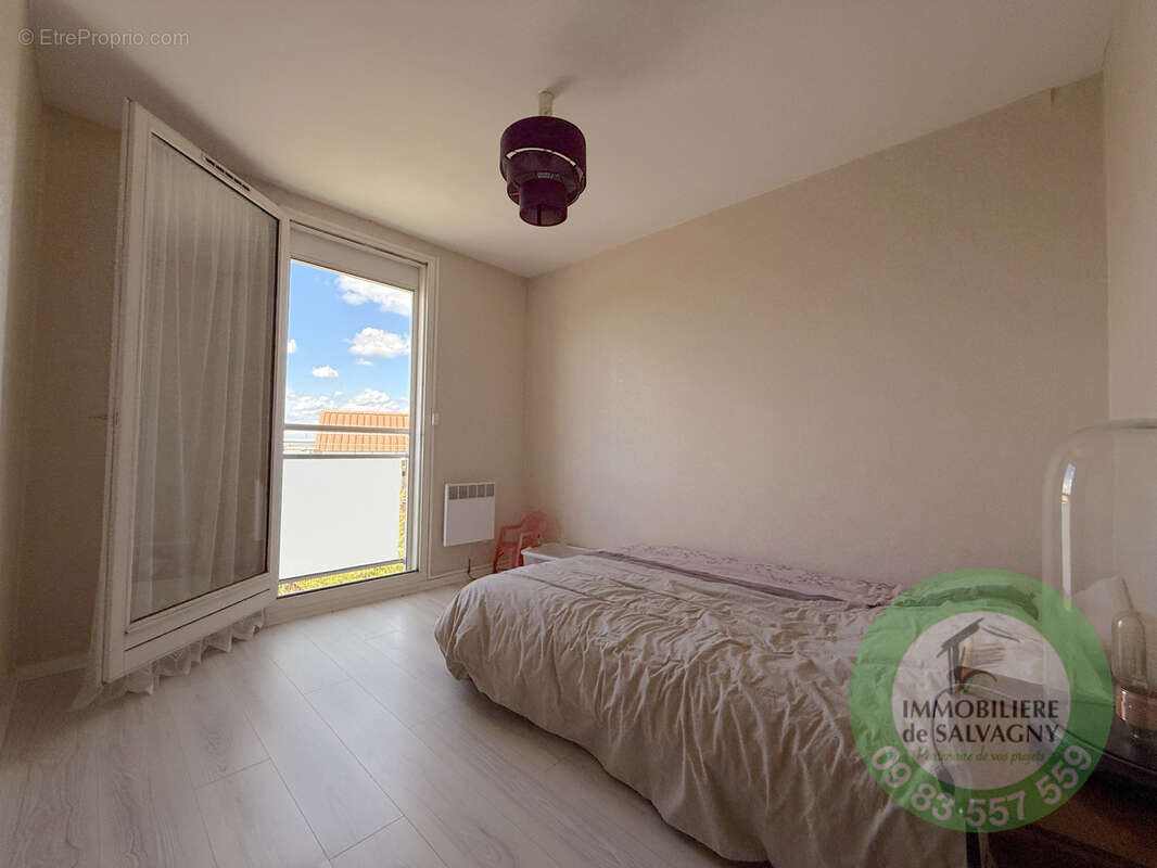 Appartement à LA TOUR-DE-SALVAGNY